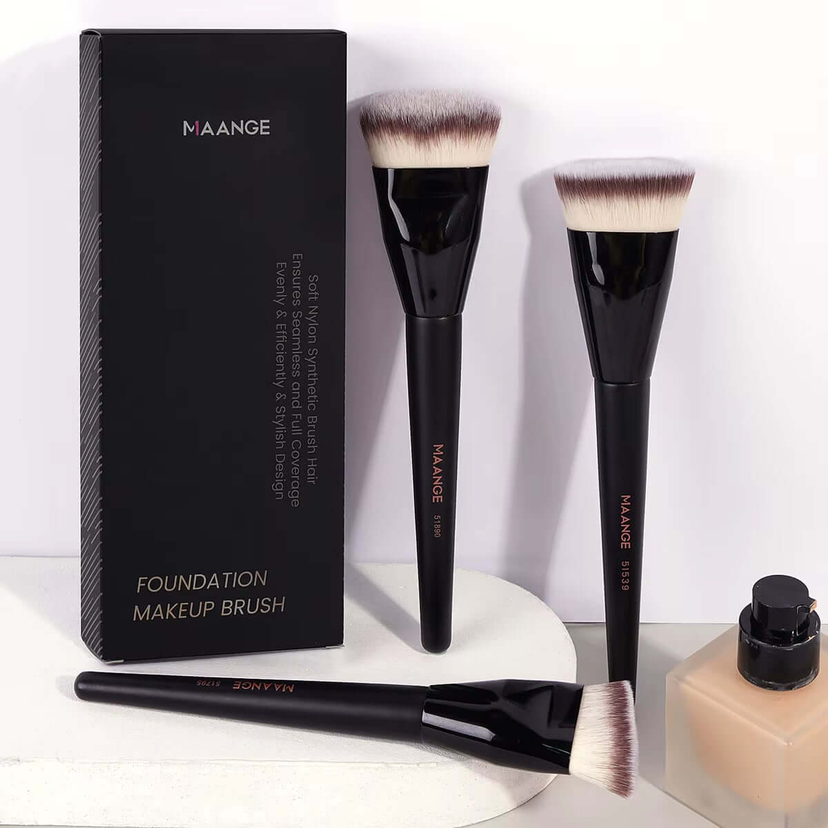 Elevate Your Beauty Routine with the 3-Piece Makeup Brush Set - Soft Bristle Angle Round Flat Head Foundation Brushes in a Stylish Box