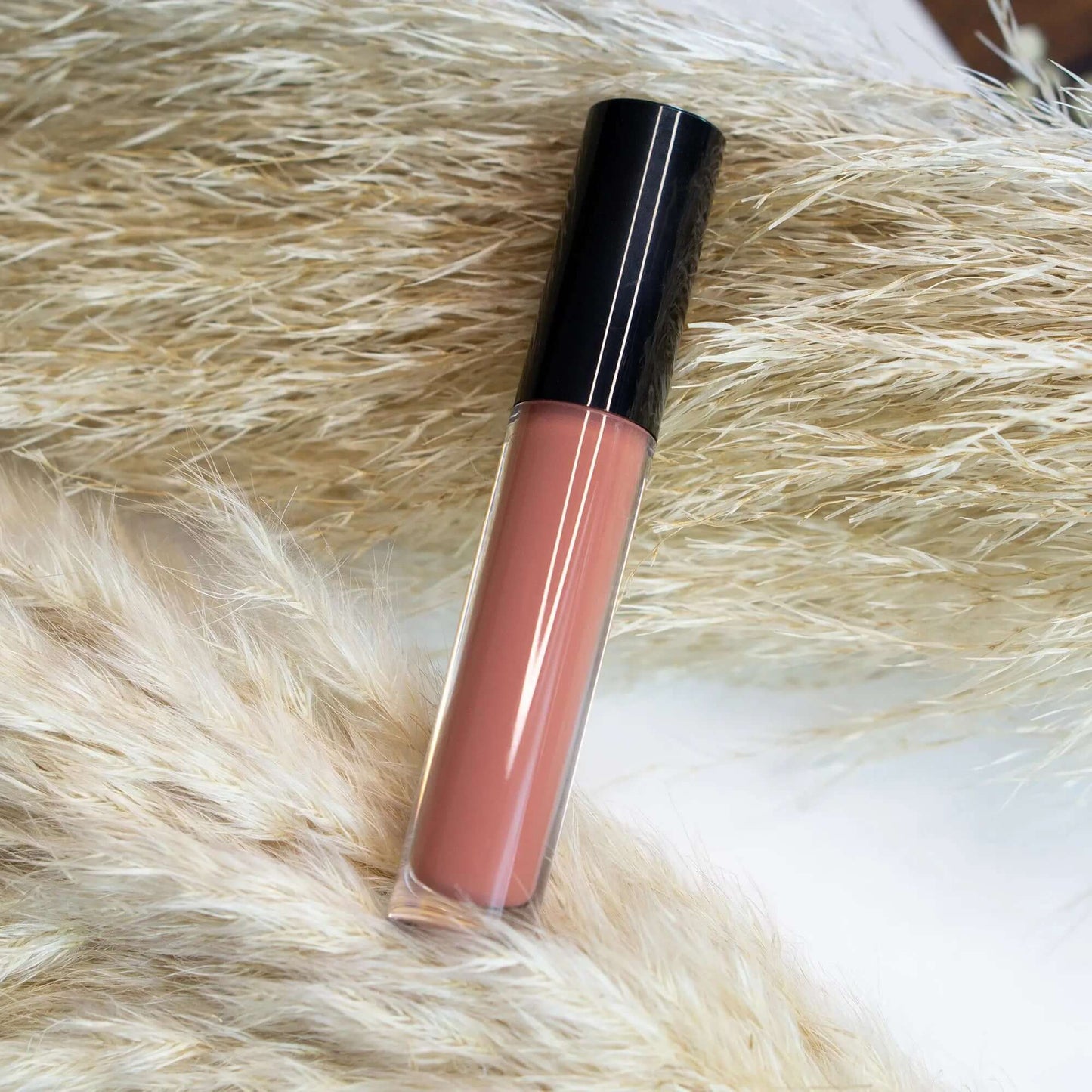 Get Luscious Lips with Our Nude Lip Gloss - Effortless Shine for Any Occasion