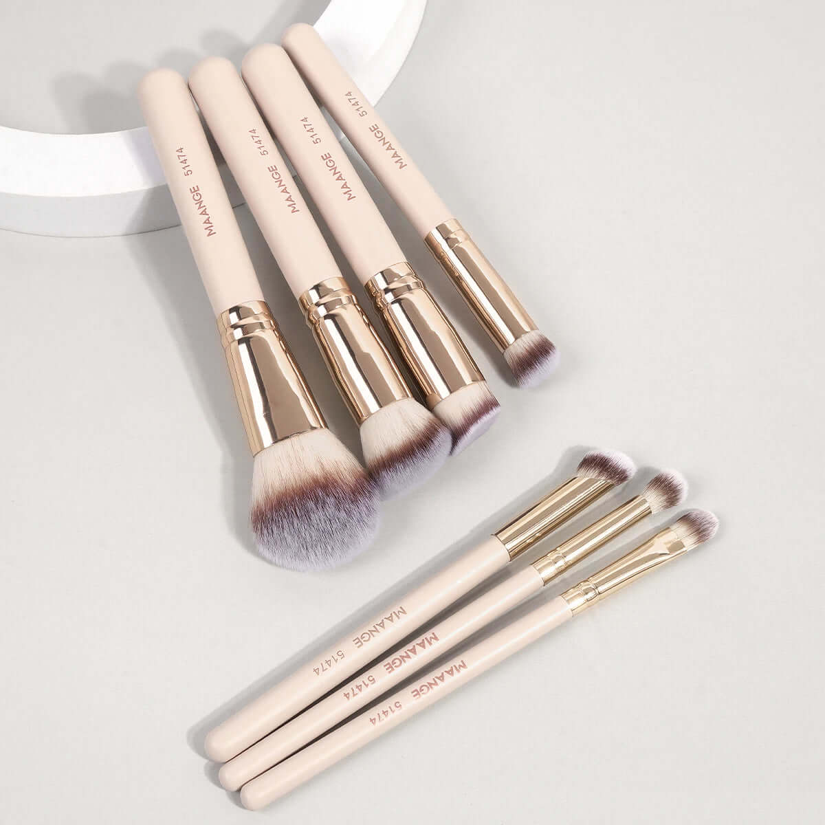 Elevate Your Beauty Routine with Our 7-Piece Makeup Brush Set - Perfect for Flawless Foundation, Blush, and More!