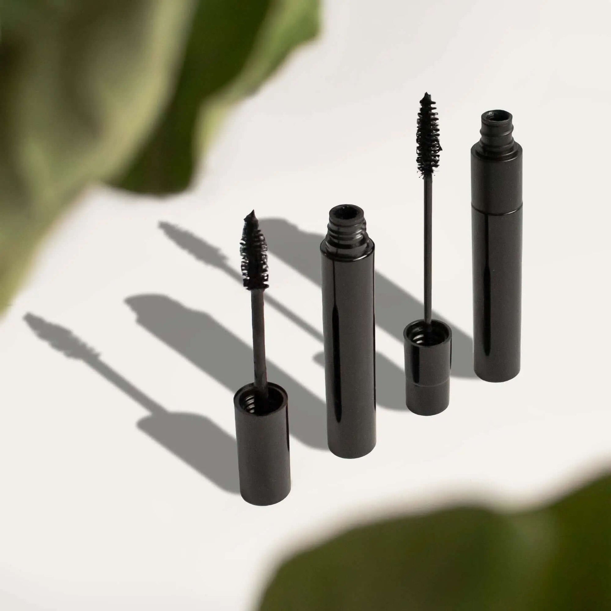 Transform Your Lashes with Our Dual Lash Mascara - Maximum Volume & Definition in Black